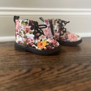 Komfyea Toddler Combat Boots off Amazon Size 7